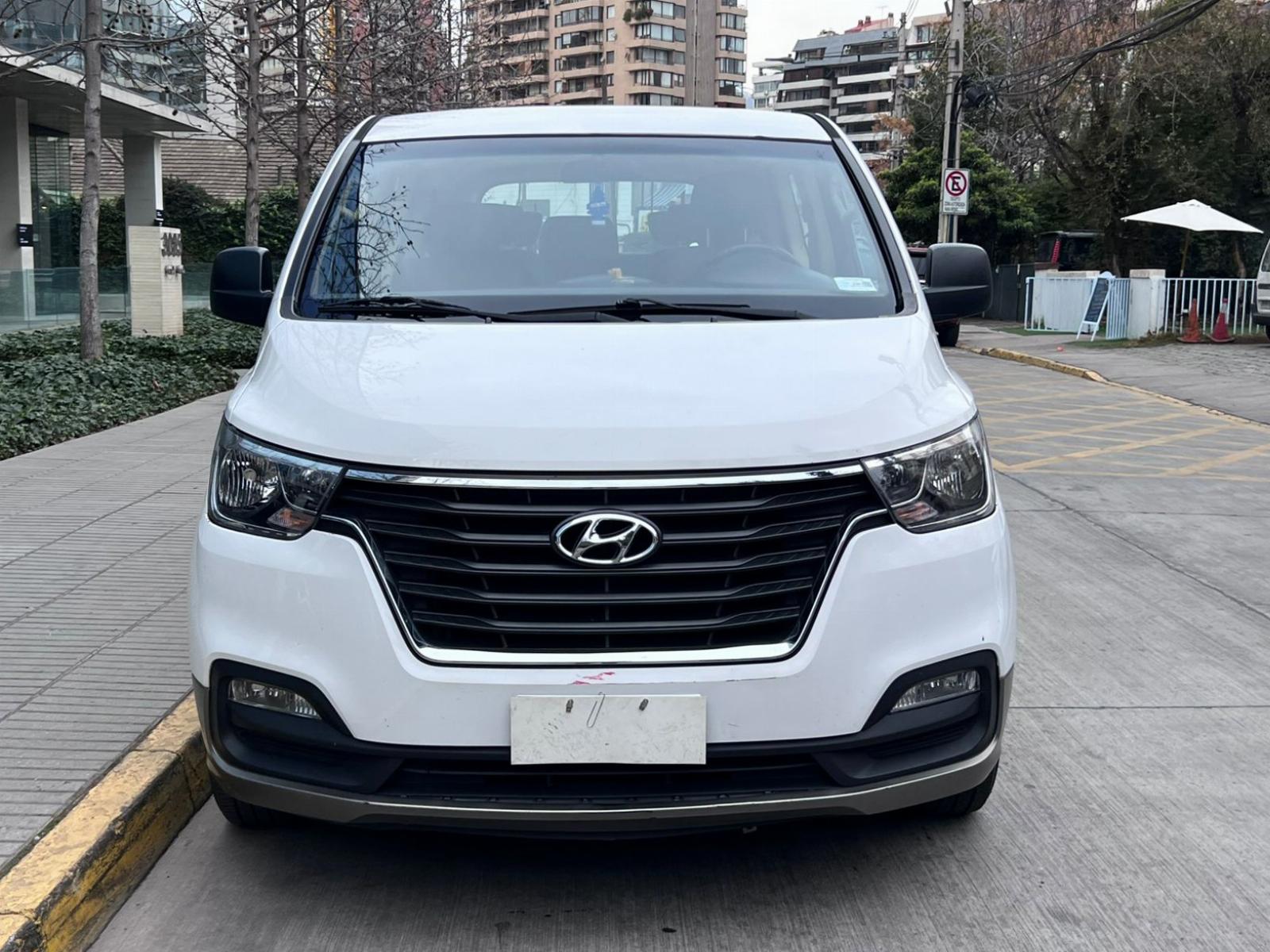 HYUNDAI H1 2.5 MT 2021 CAPACIDAD 11 PASAJEROS - LEVEL AUTOS