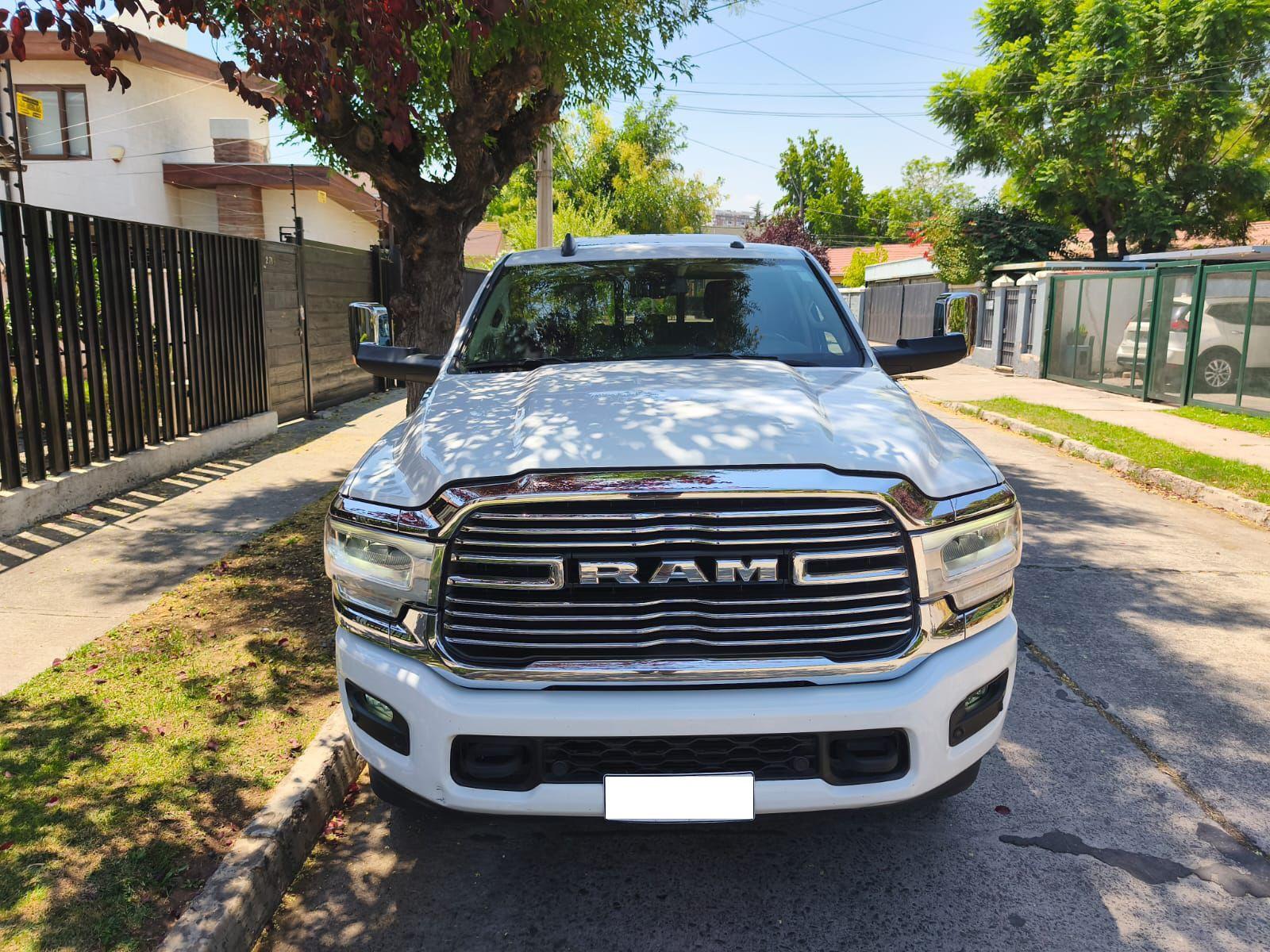 RAM 2500 LARAMIE 6.7 V8 2023 MANTENIMIENTO EN LA MARCA UN DUEÑO - FULL MOTOR
