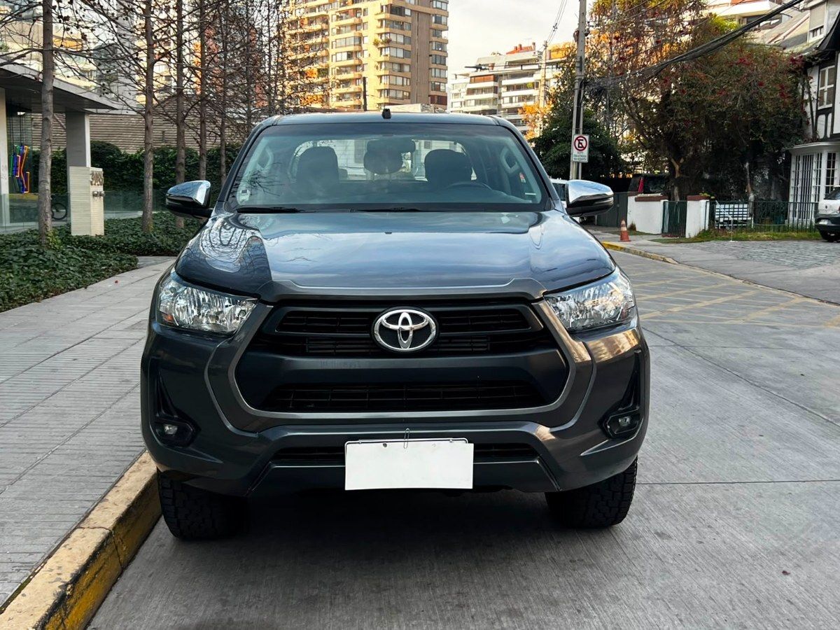 TOYOTA HILUX SR 2.4 MT 4x4 2022  - LEVEL AUTOS