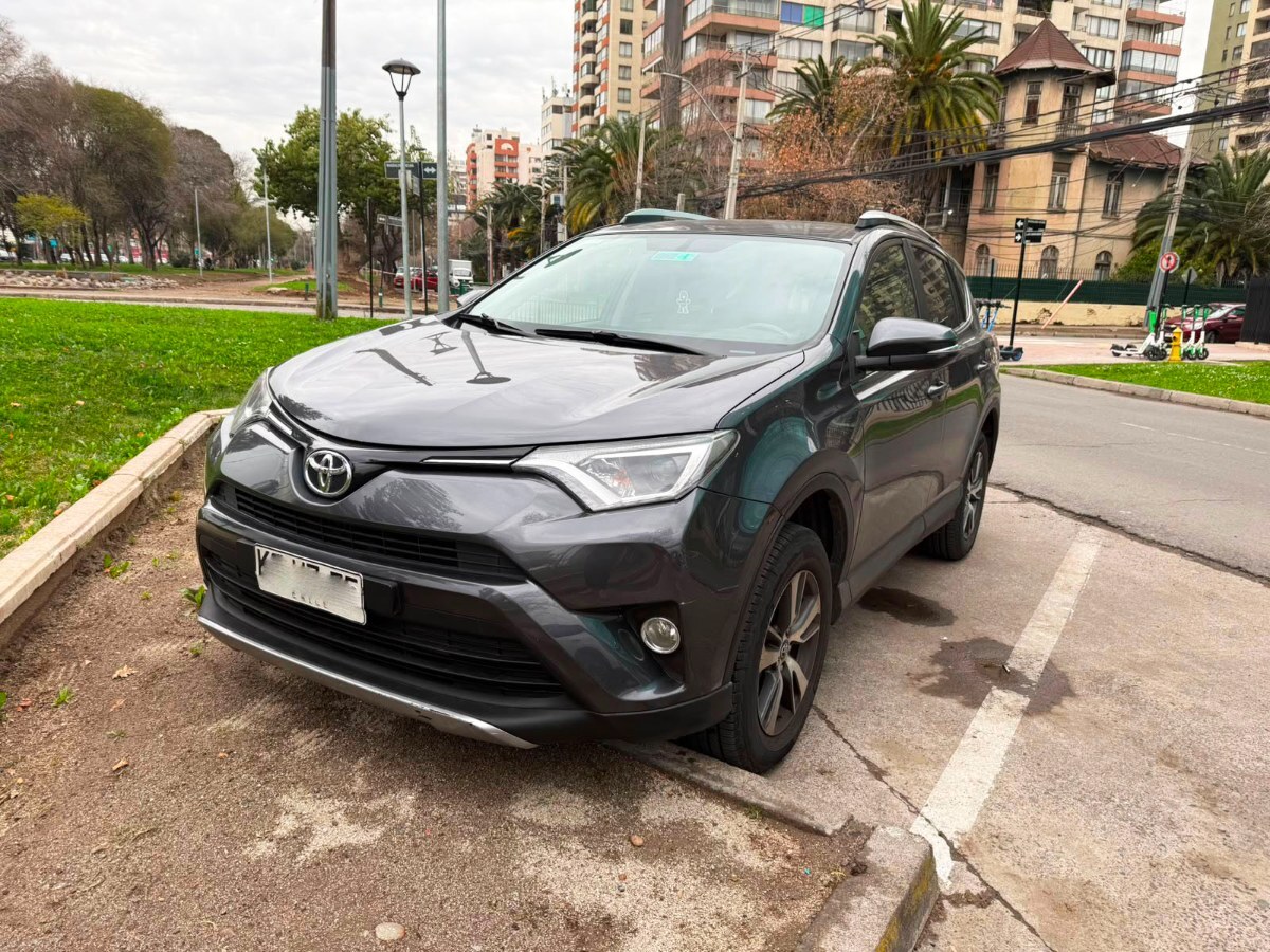 TOYOTA RAV 4 SUPER LUJO 2.0 AT 2018 MANTENIMIENTO AL DÍA - FULL MOTOR