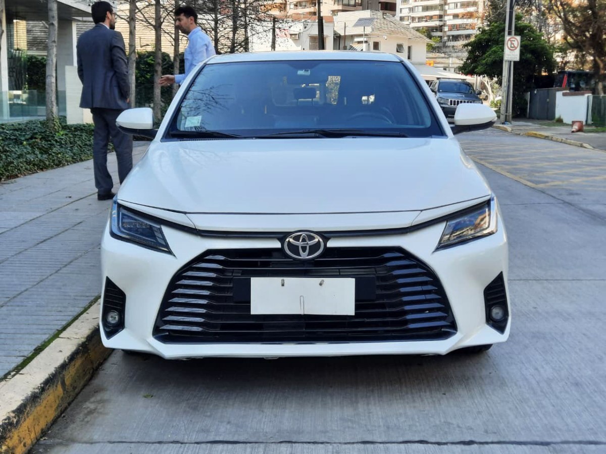 TOYOTA YARIS SEDAN MT 1.5 2024 MANTENIMIENTO EN LA MARCA - FULL MOTOR