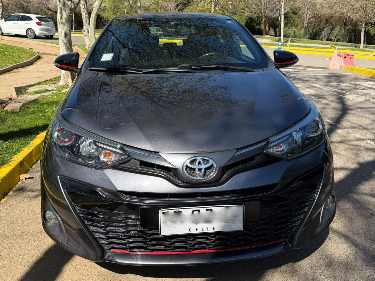TOYOTA YARIS SPORT 1.5 MT 2021 UN DUEÑO MANTENIMIENTO EN LA MARCA - FULL MOTOR