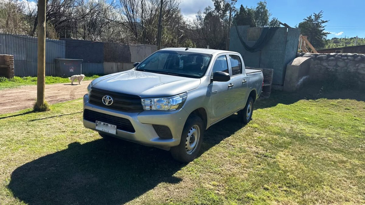 TOYOTA HILUX DX 2.4 MT 4x2 2021 MANTENIMIENTO EN LA MARCA - FULL MOTOR