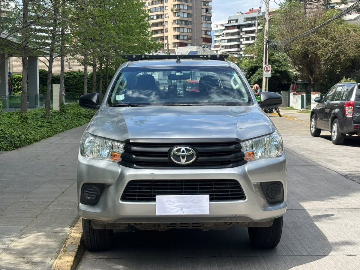 TOYOTA HILUX DX 2.4 MT 4x2 2021 MANTENIMIENTO EN LA MARCA - FULL MOTOR