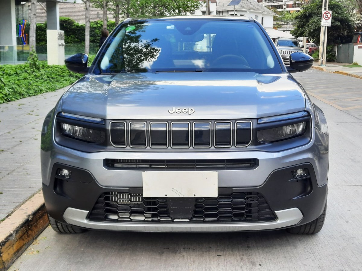JEEP AVENGER ALTITUDE 4x4 HÍBRIDO 2025 ÚNICO DUEÑO - FULL MOTOR