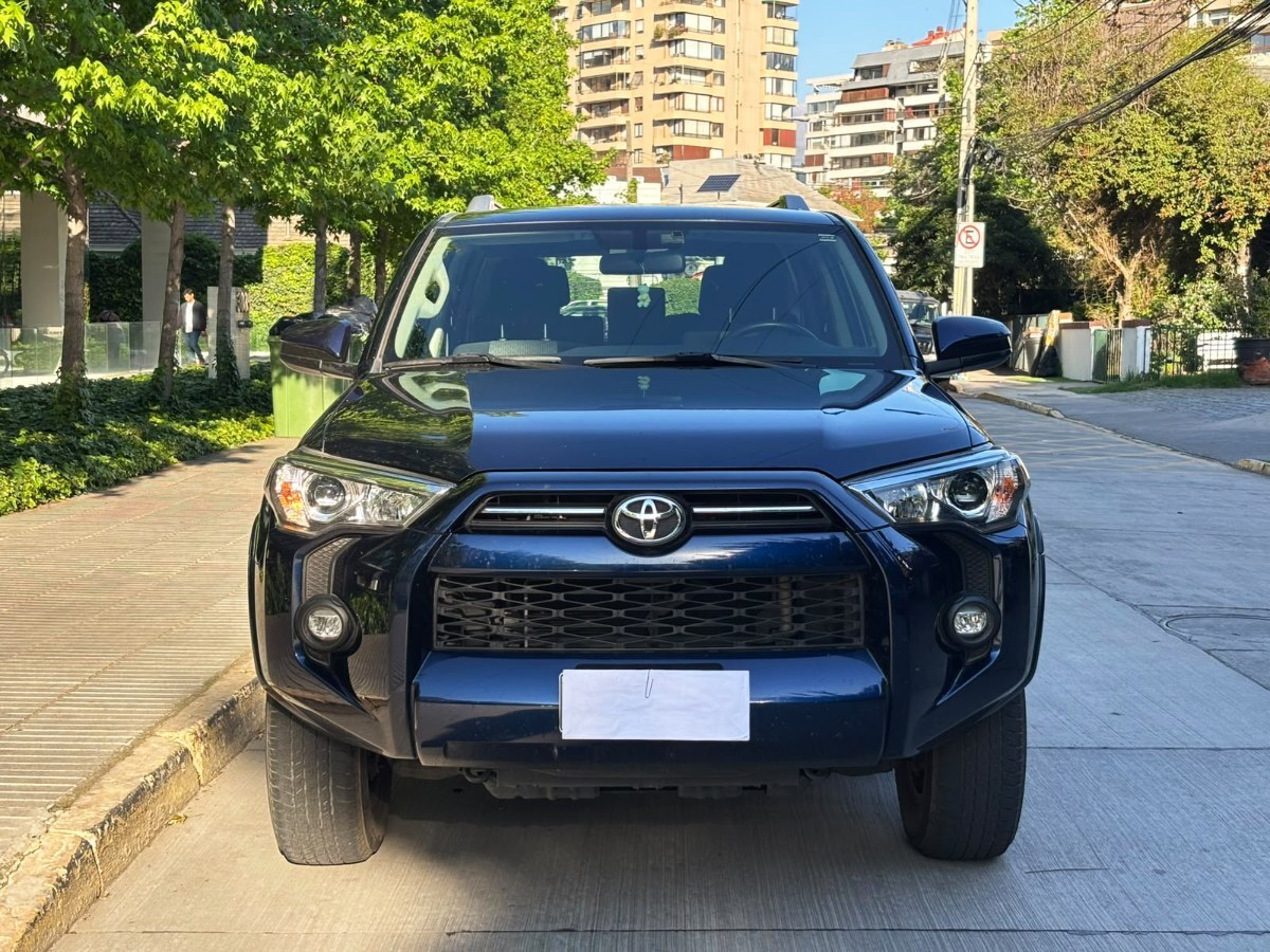 TOYOTA 4 RUNNER SR5 AT 4x2 2022 ÚNICO DUEÑO - FULL MOTOR