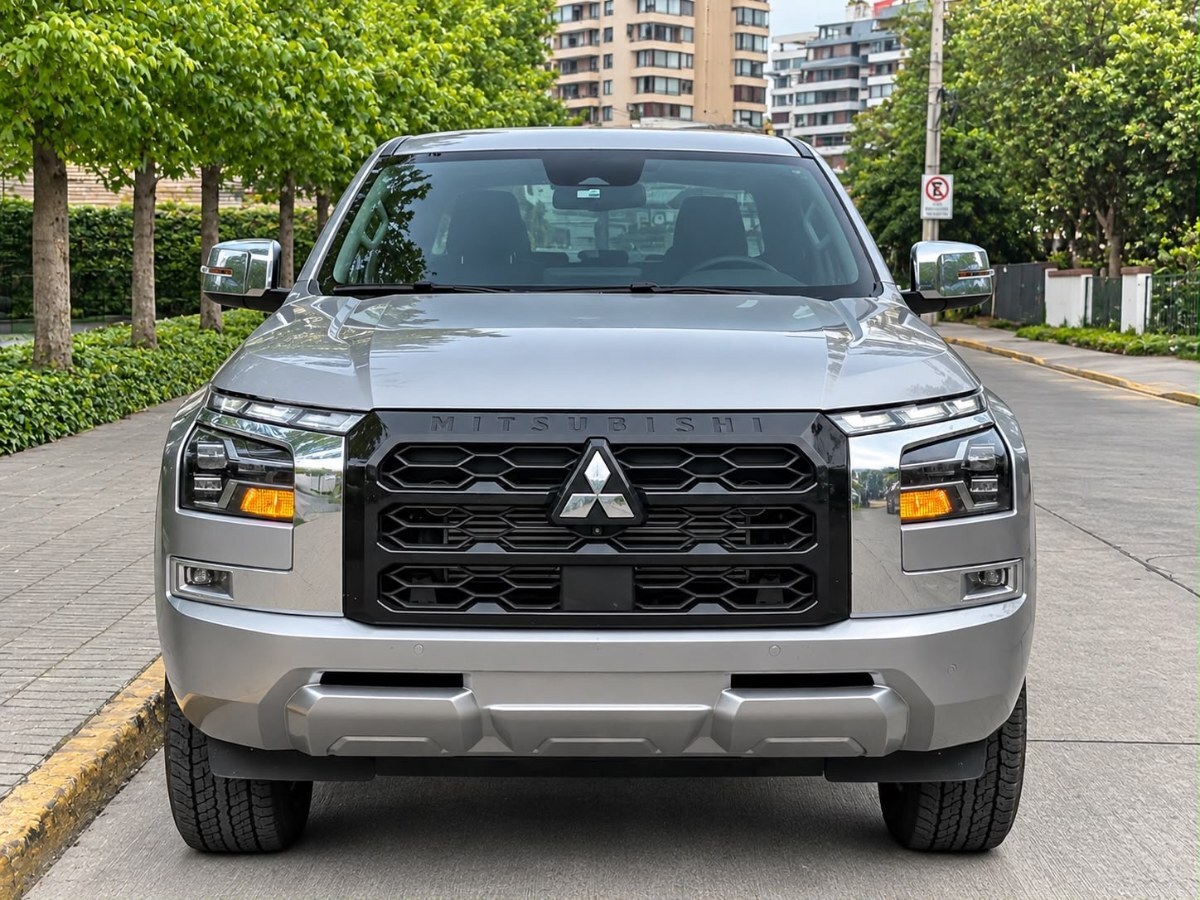 MITSUBISHI L200 DAKAR XR 4X4 AT 2026 UN DUEÑO MANTENIMIENTO EN LA MARCA - FULL MOTOR