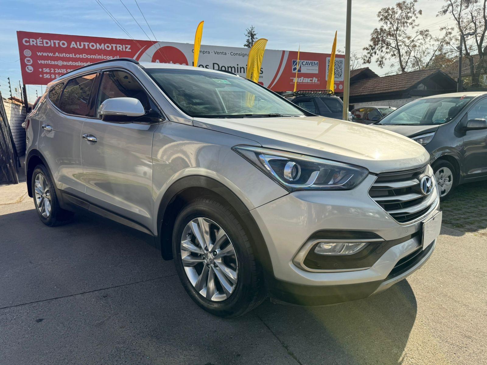 HYUNDAI SANTA FE DIESEL GLS 2.2 AUTO 4X4 3 CORRIDAS 2017 FULL GPS AIRE AIRBAG ABS CAMARA - 