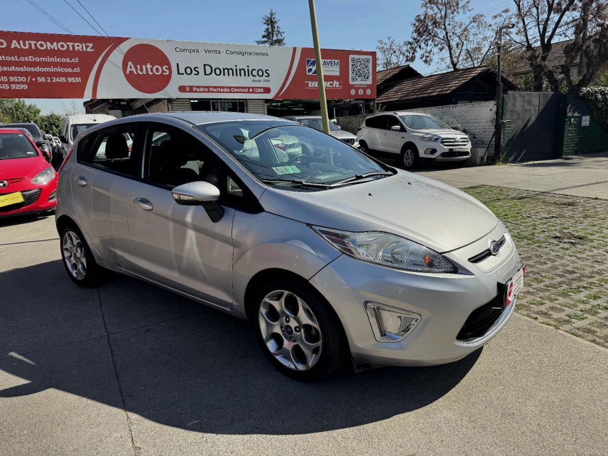 FORD FIESTA TITANIUM 1.6 MEC FULL TECHO AIRE AIRBAG 2013 SOLO 128.000 KM VER EN LAS CONDES - FULL MOTOR