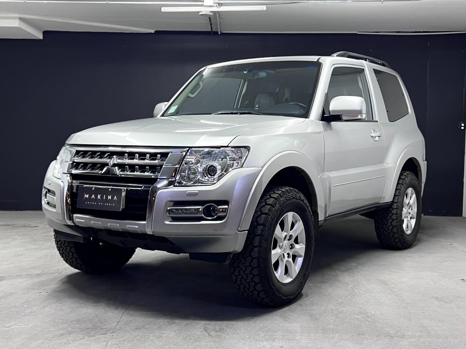 MITSUBISHI MONTERO CORTO 3.8 DIESEL 2019 EQUIPO EXTRA SOLO 45.000 KILOMETROS - 