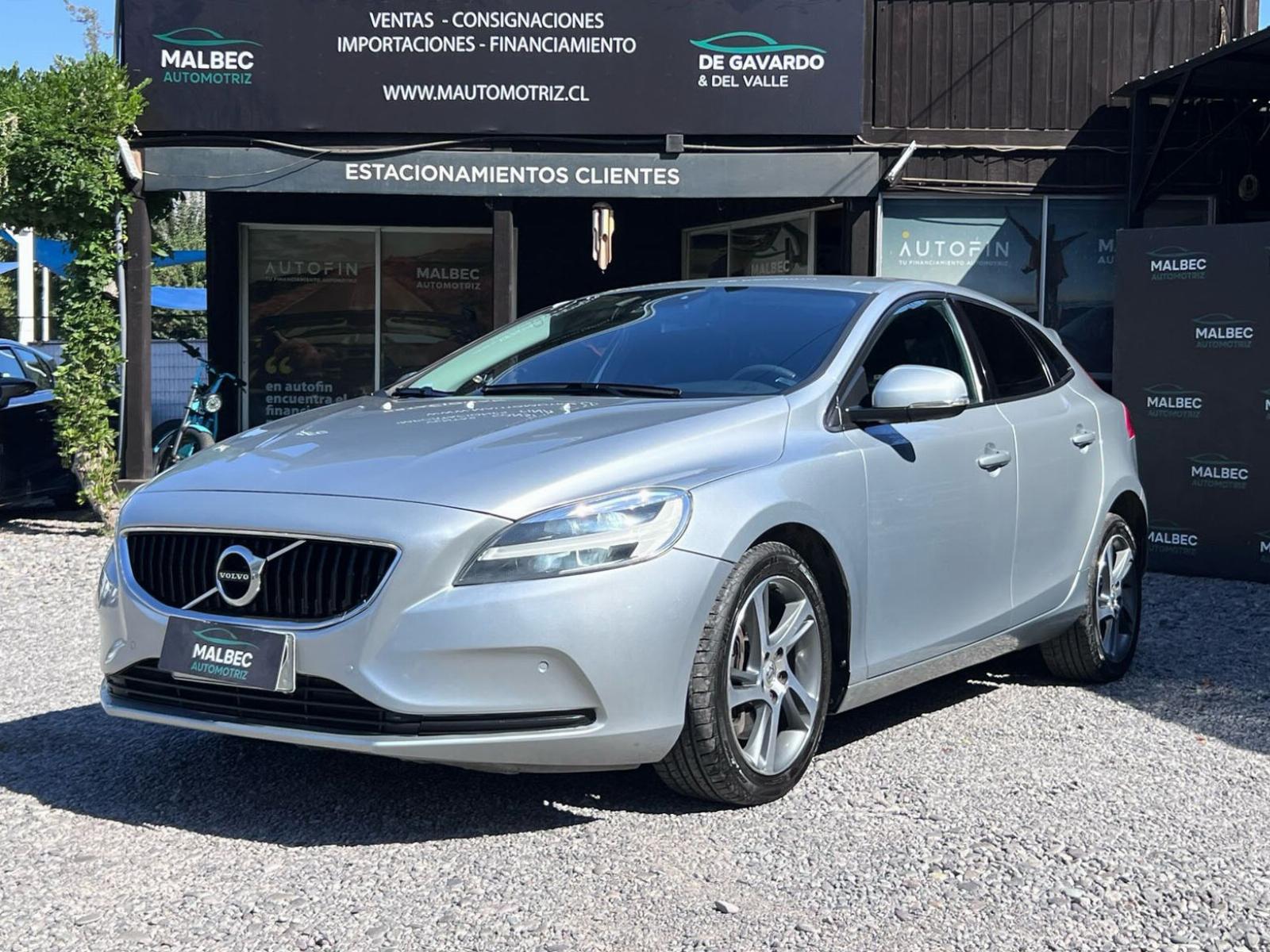 VOLVO V40 MOMENTUM PLUS 2.0  2020  - MALBEC AUTOMOTRIZ