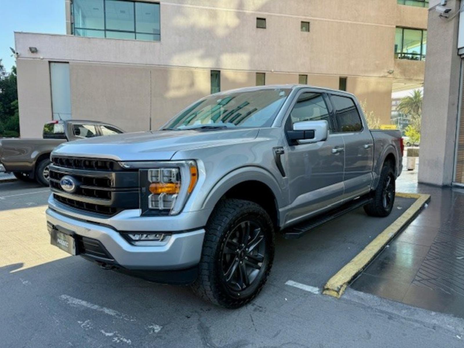 FORD F-150 LARIAT SPORT 4x4 5.0 2022 EXCELENTE ESTADO !! NEUMATICOS NUEVOS - FULL MOTOR