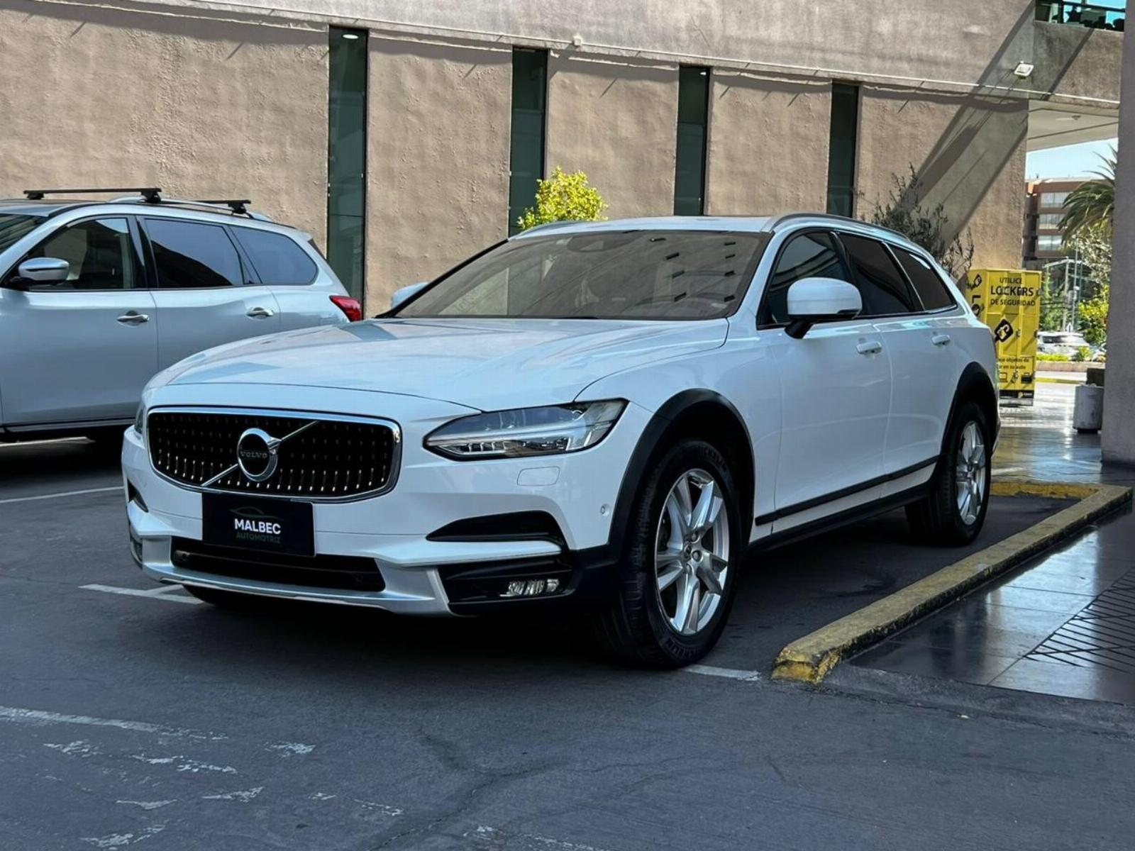 VOLVO V90 CROSS COUNTRY KINETIC D5 2017 MANTENIMIENTO EN LA MARCA UN DUEÑO - FULL MOTOR