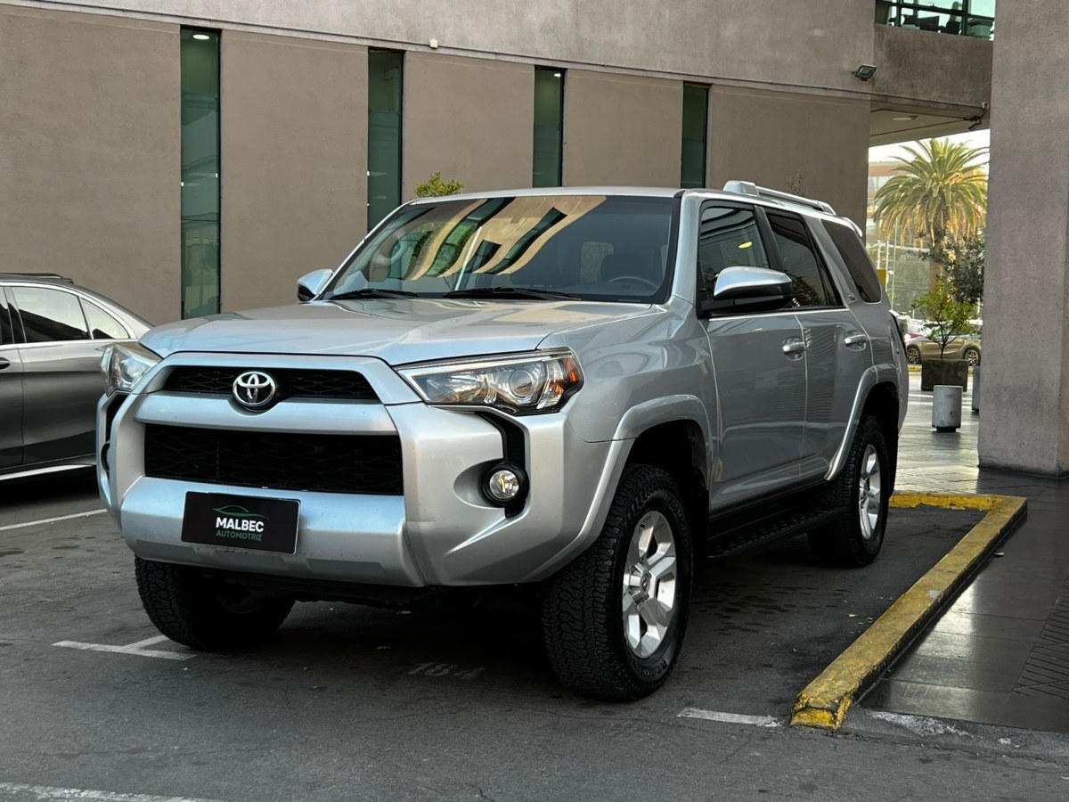 TOYOTA 4 RUNNER SR5 4.0 2014 MANTENIMIENTO AL DIA - FULL MOTOR