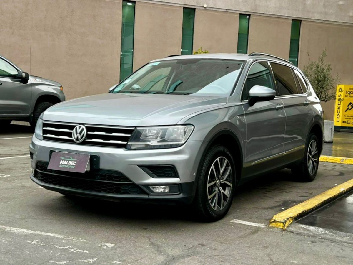 VOLKSWAGEN TIGUAN COMFORTLINE 1.4 AT 2022 TRES CORRIDAS DE ASIENTOS - FULL MOTOR