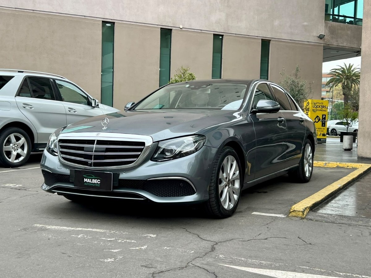 MERCEDES-BENZ E400 4MATIC 3.0 2018 MANTENIMIENTO EN KAUFMANN UN DUEÑO - FULL MOTOR