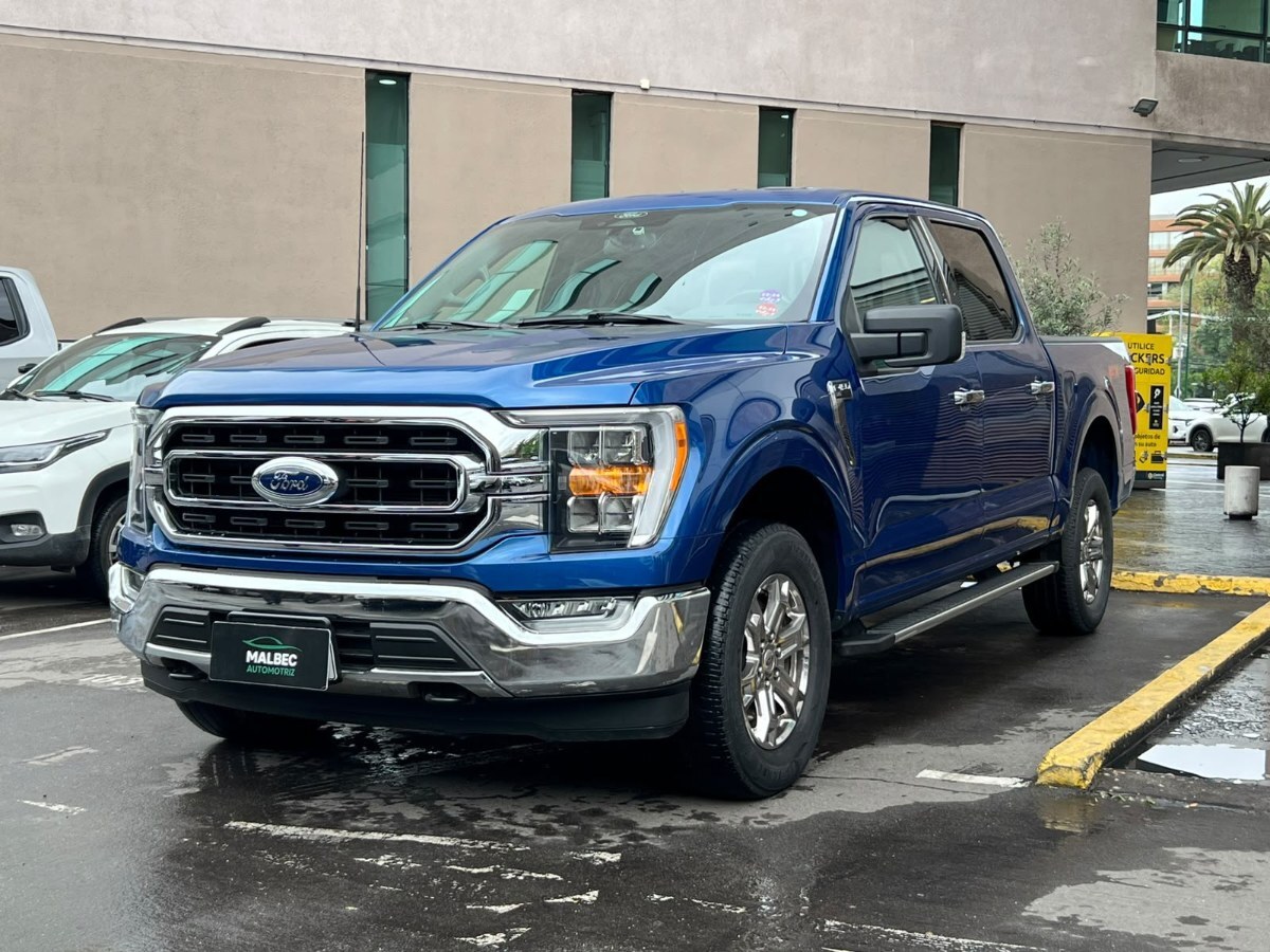 FORD F-150 5.0 XLT 4x4 2023 MANTENIMIENTO EN LA MARCA UN DUEÑO - FULL MOTOR