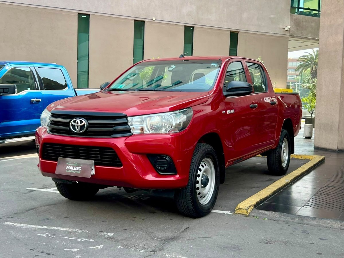 TOYOTA HILUX DX 4x4 MT 2024 FACTURABLE UN DUEÑO - FULL MOTOR
