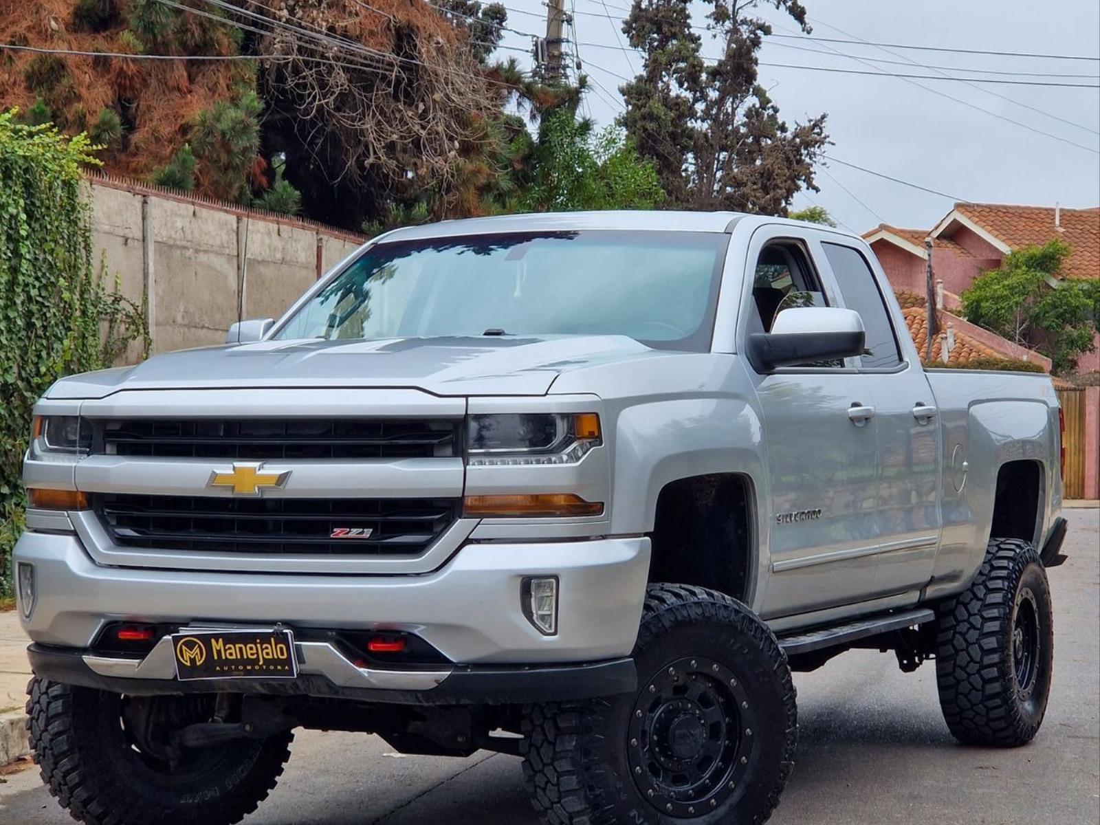 CHEVROLET SILVERADO SILVERADO Z71 LT 4x4 5.3L 2018 