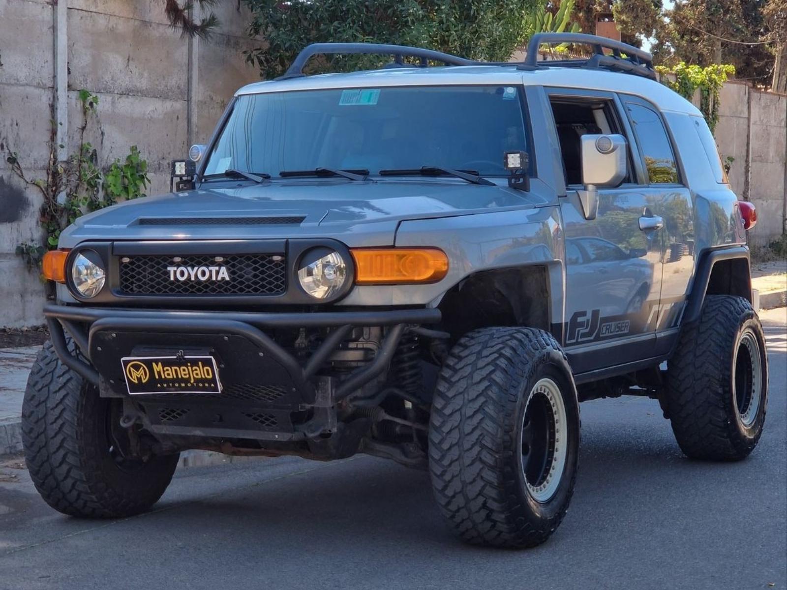 TOYOTA FJ CRUISER FJ CRUISER LIMITED 4.0L V6  2013 