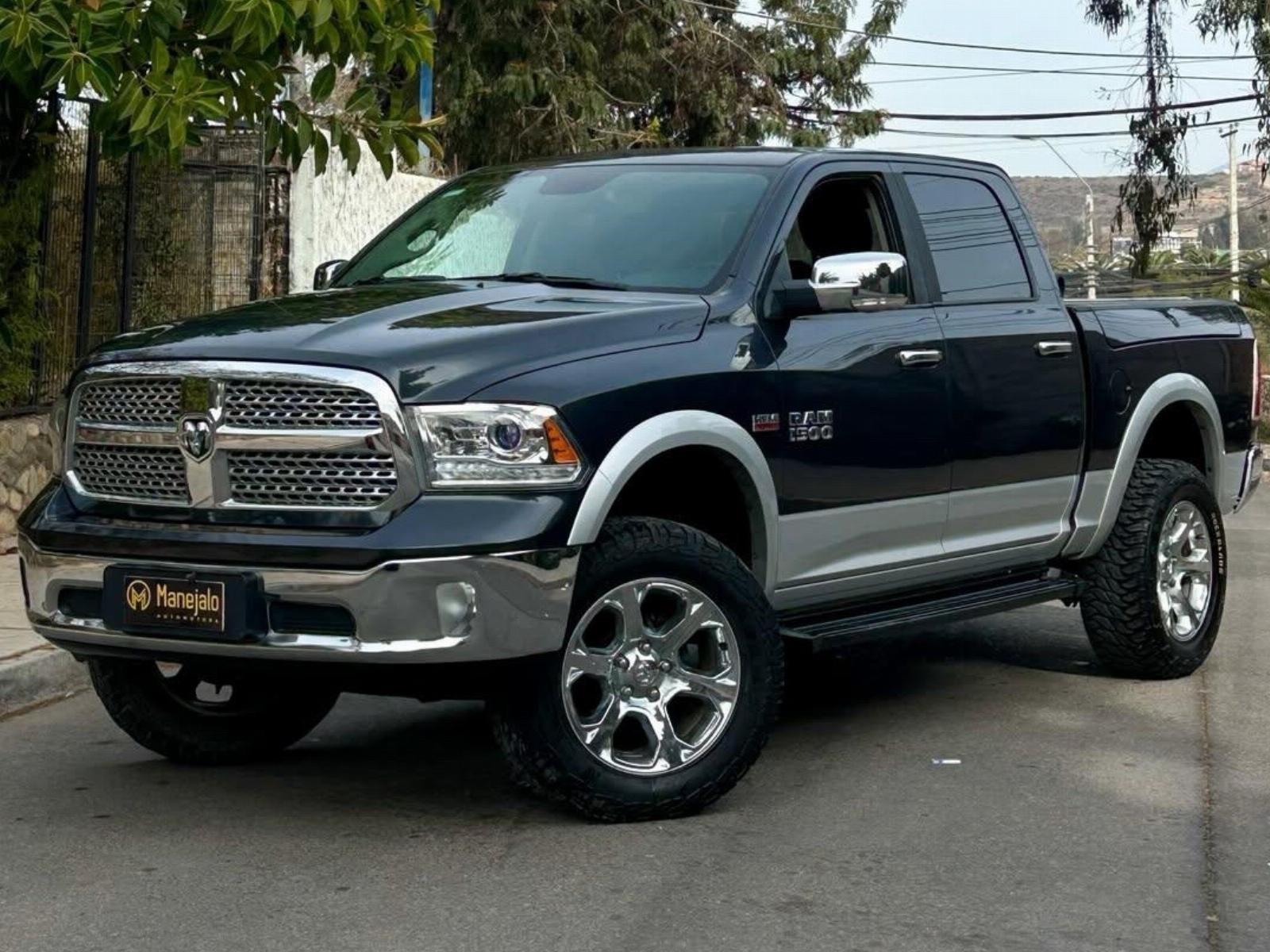 DODGE RAM 1500 LARAMIE 5.7 HEMI V8 2018  - Manejalo Automotora