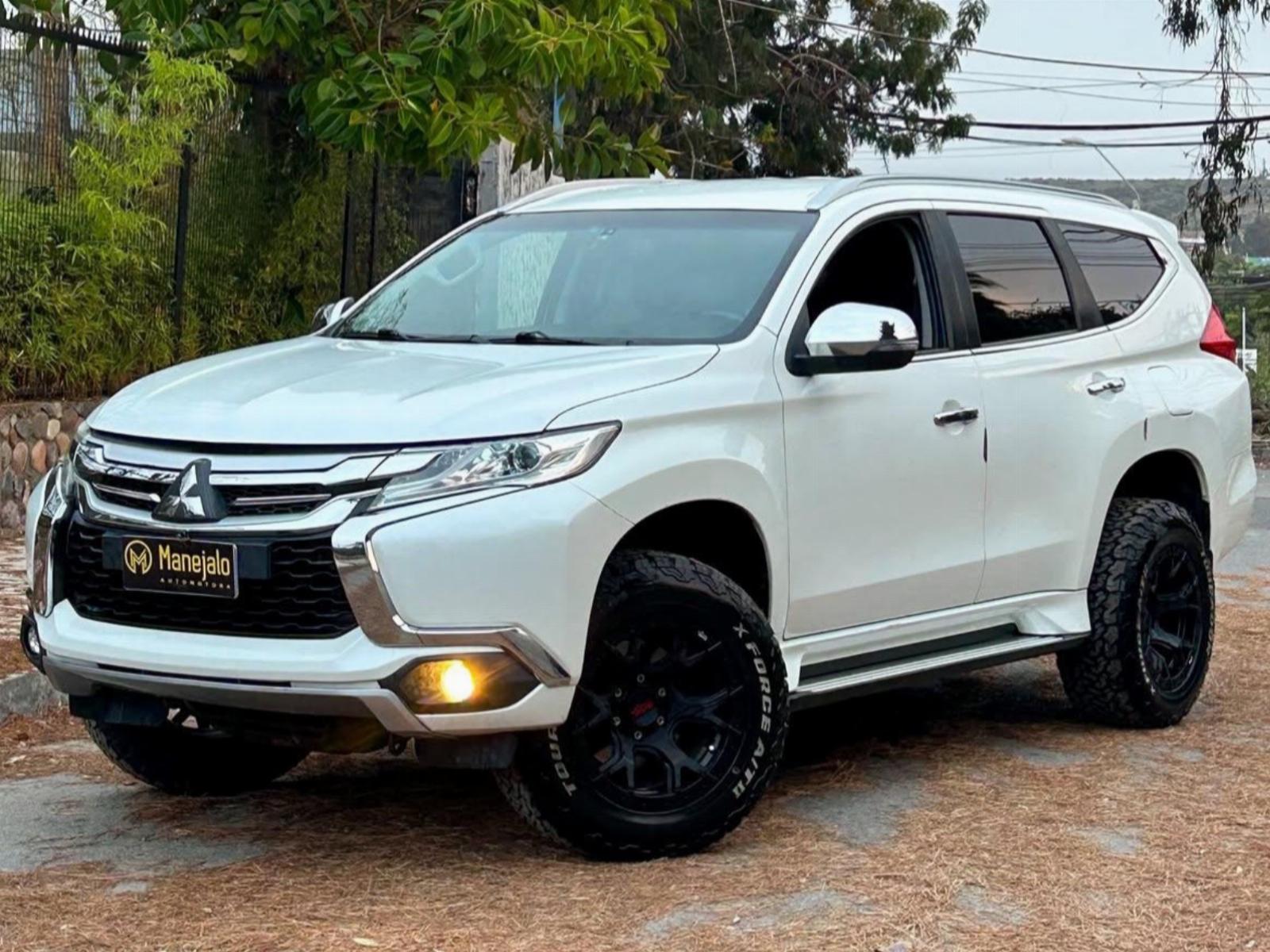 MITSUBISHI MONTERO SPORT 3.0 V6 AT 4X2 2019  - Manejalo Automotora