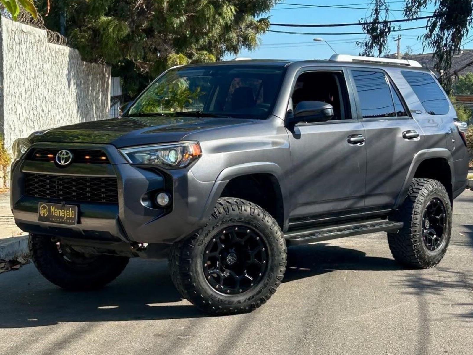 TOYOTA 4 RUNNER SR5 4.0 AUT 2016  - Manejalo Automotora
