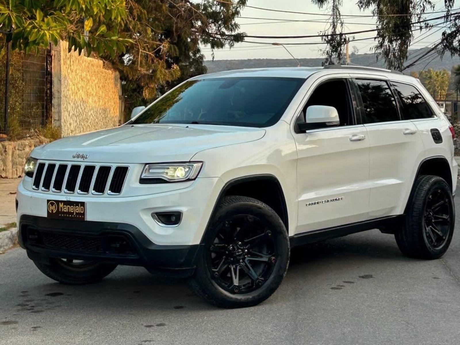 JEEP GRAND CHEROKEE LAREDO 4WD 2015  - Manejalo Automotora