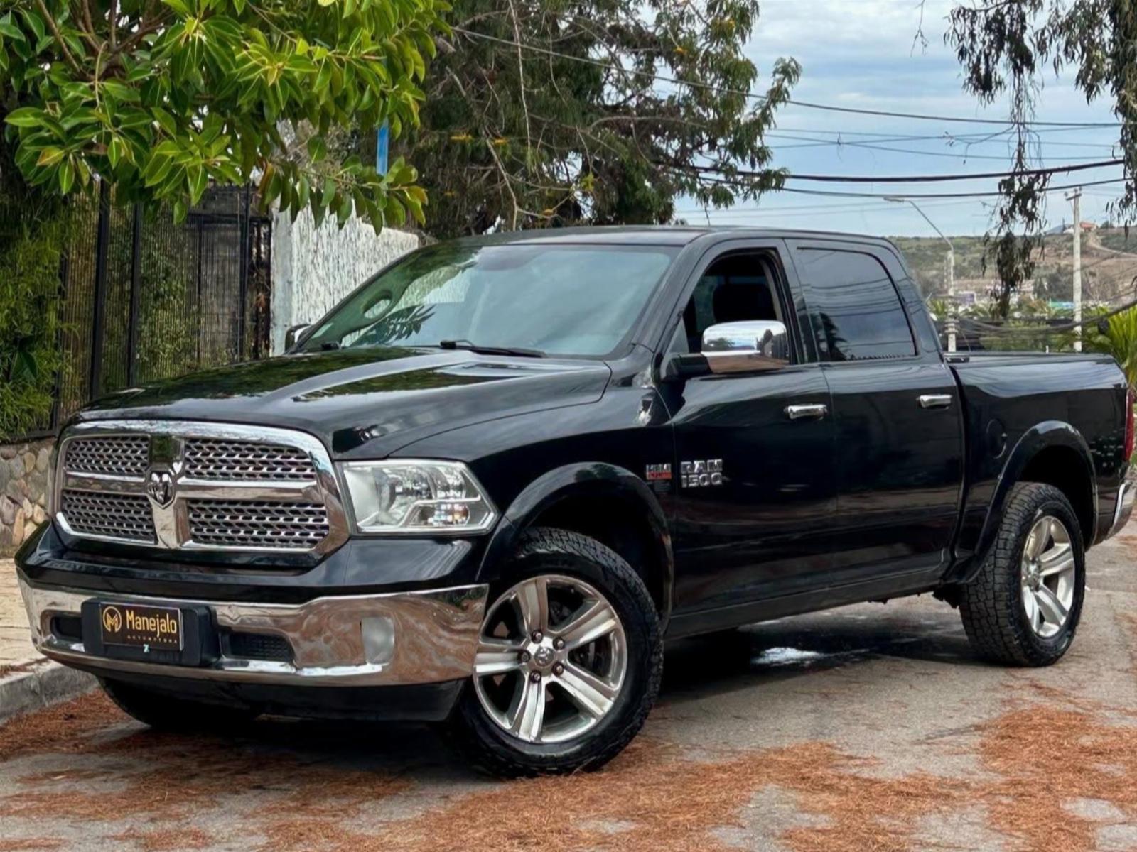 DODGE RAM 1500 LARAMIE 5.7 HEMI V8 2017  - Manejalo Automotora