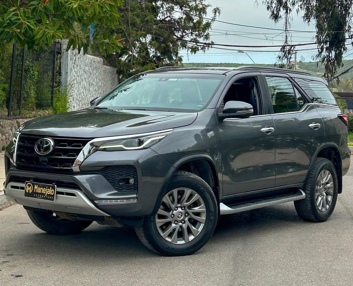 TOYOTA FORTUNER SRX 2.8 4X4 2023 DISPONIBLE - FULL MOTOR