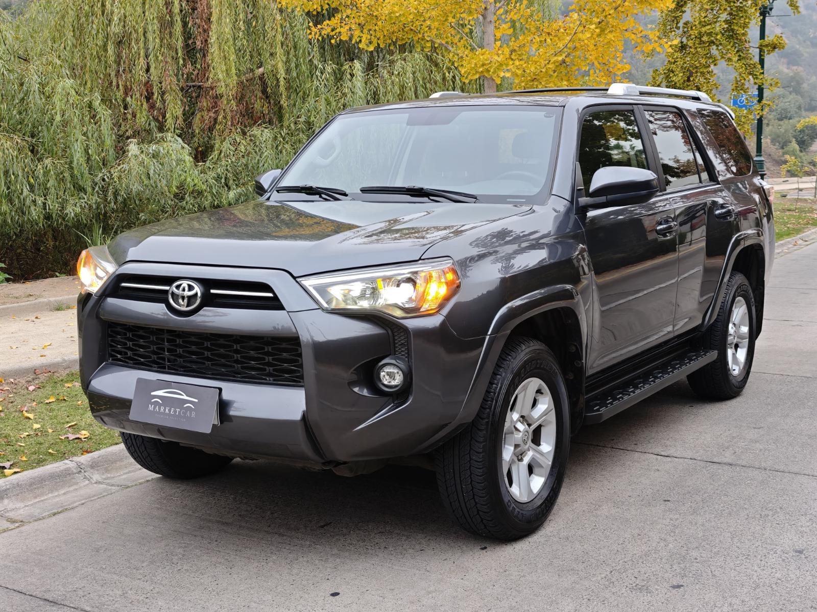 TOYOTA 4 RUNNER SR5 4x2 2022 IMPECABLE 3 CORRIDAS - 