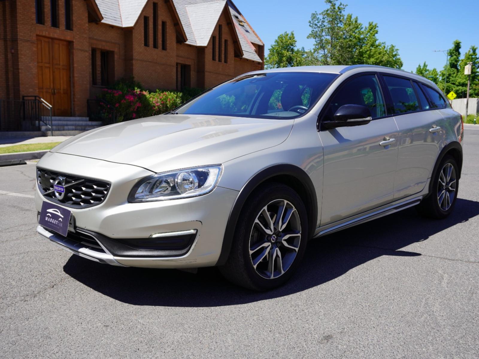 VOLVO V40 D4 4WD 2.4 Diesel 2017 UNICA DUENA, MANTENCIONES EN LA MARCA - FULL MOTOR