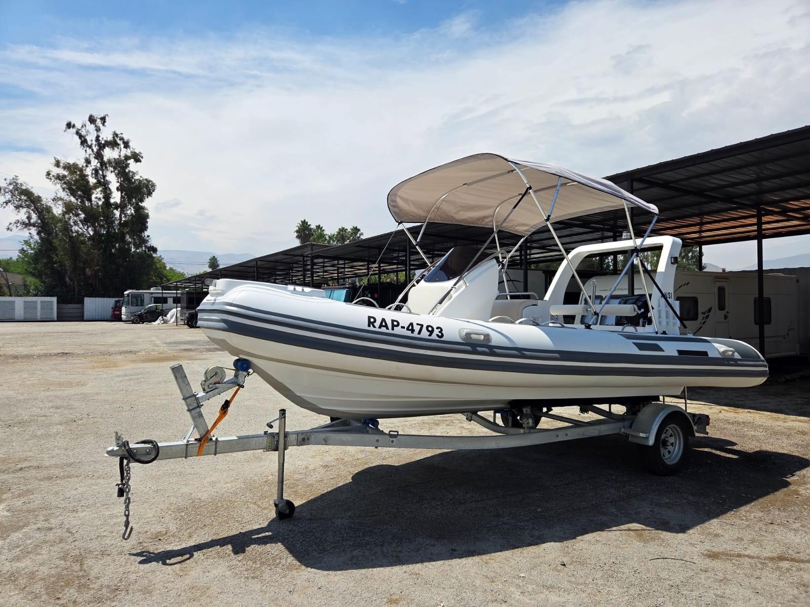 ZODIAC MEDLINE 6.8 Semirigido 5.8 mts 2025 SOLO 100 HRS DE USO - FULL MOTOR