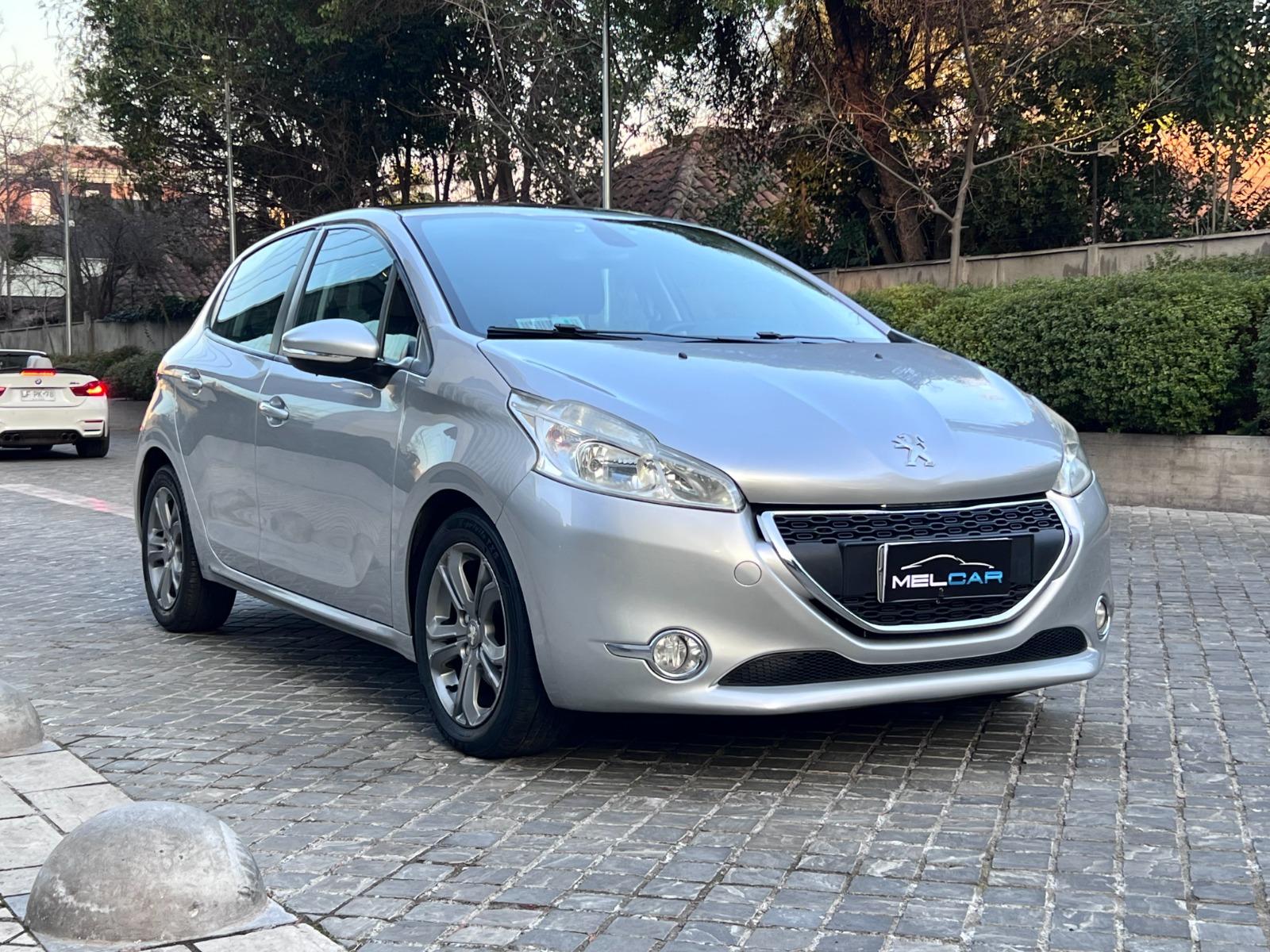 PEUGEOT 208 ALLURE 1.6 AT 2014 MANTENIMIENTO AL DÍA - FULL MOTOR