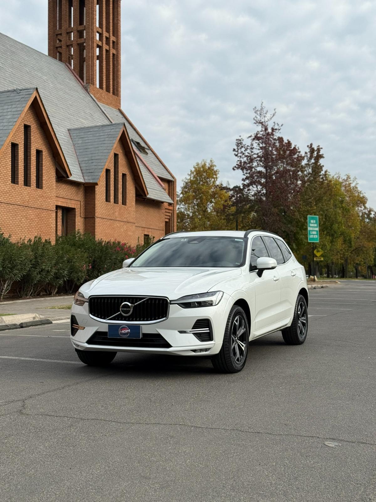 VOLVO XC60 B5 Momentum Auto 4WD 2022 - FULL MOTOR
