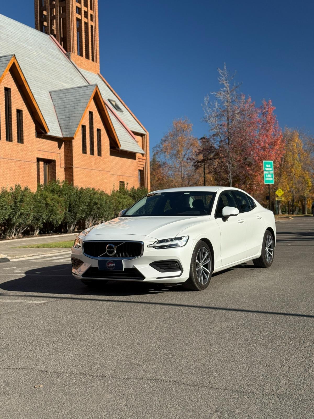 VOLVO S60 B4 Momentum Auto 2022 - FULL MOTOR