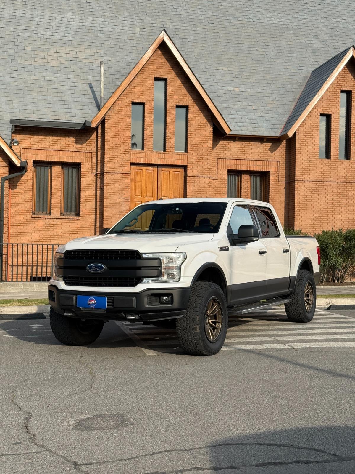 FORD F-150 Double Cab Lariat Luxury 4WD 2019 IMPECABLE - FULL MOTOR