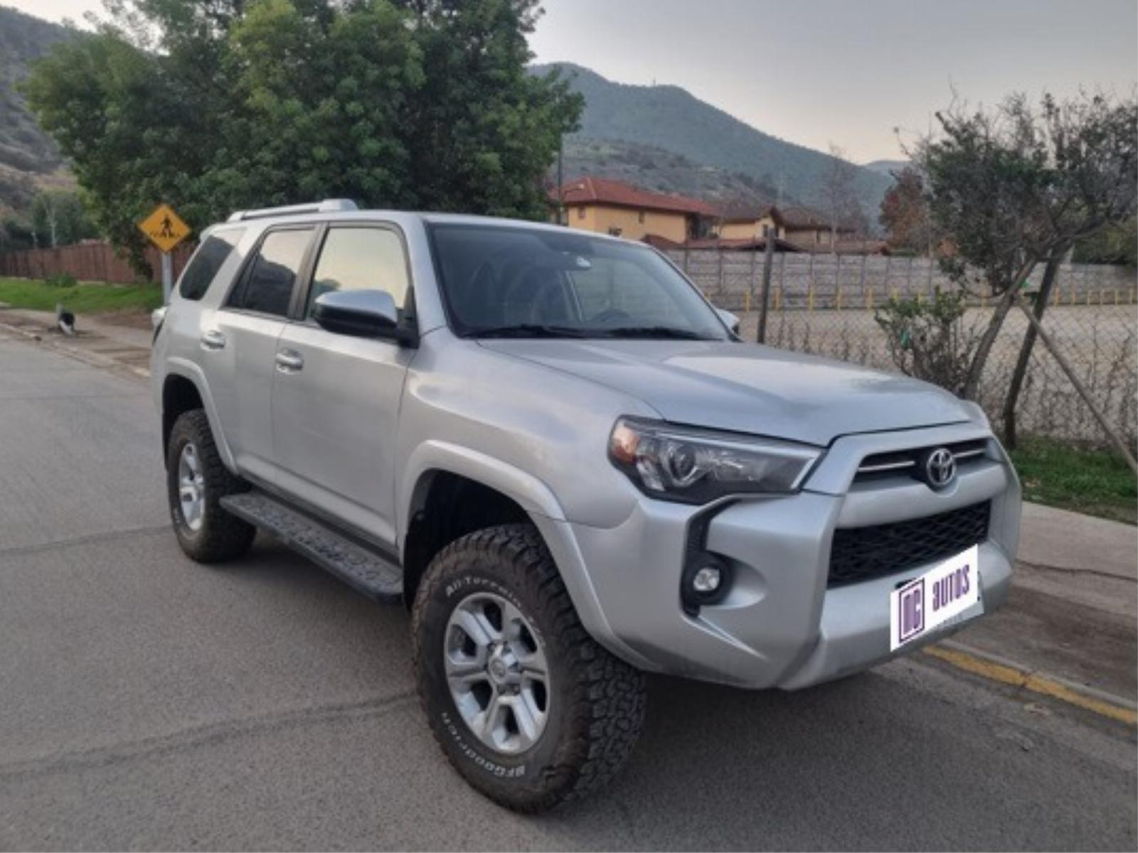 TOYOTA 4 RUNNER  4.0 SR5 MV Auto 4WD 2022 Excelente Oportunidad - 