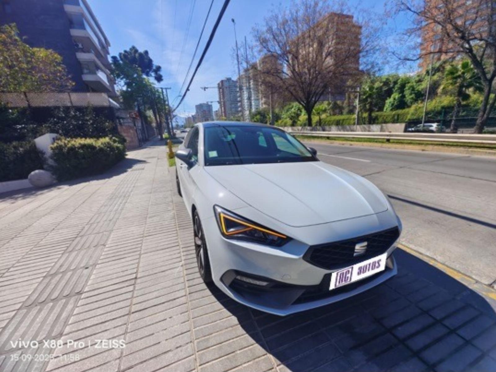 SEAT LEON 1.4 TSI Auto FR 2023 Excelente Oportunidad - FULL MOTOR