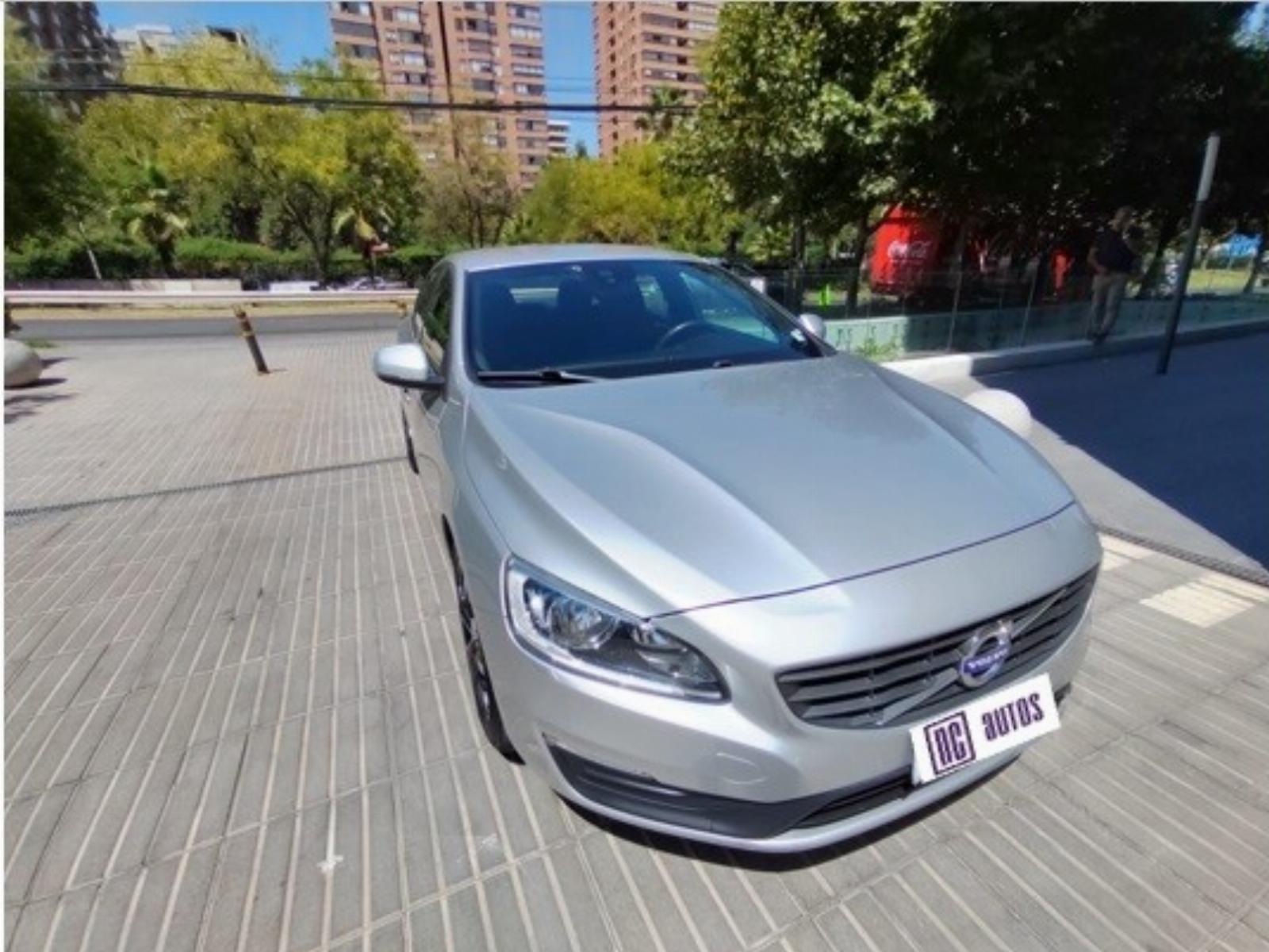 VOLVO S60 2.0 D2 Comfort Powershift 2018 - FULL MOTOR