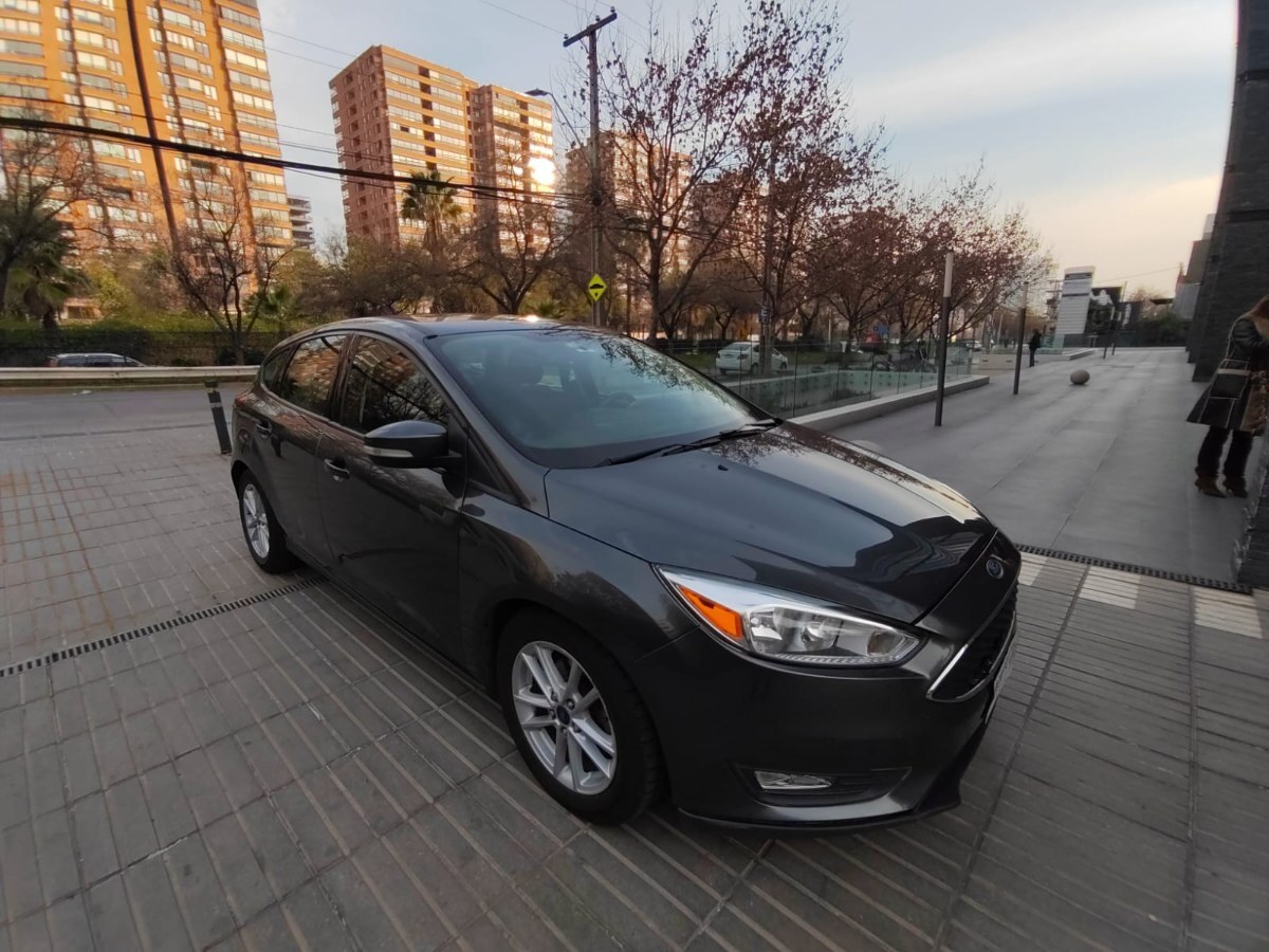 FORD FOCUS 2.0 SE 4X2 HB AT 5P 2018 Excelente Oportunidad - FULL MOTOR