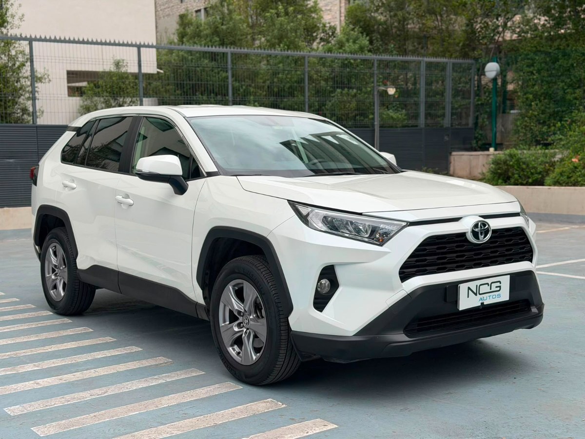 TOYOTA RAV 4 LE 2.0 AT 2023 UN DUEÑO MANTENIMIENTO EN LA MARCA - FULL MOTOR