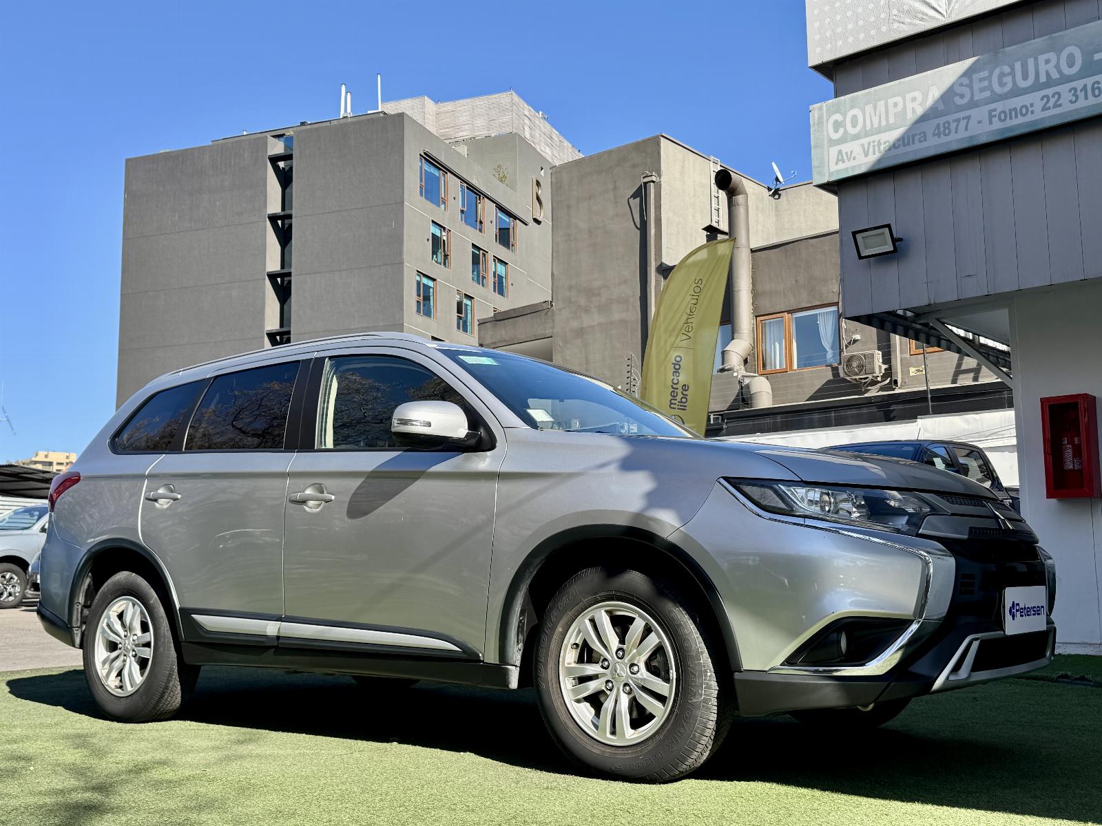 MITSUBISHI OUTLANDER 4X2 2019 UNICO DUEÑO - FULL MOTOR
