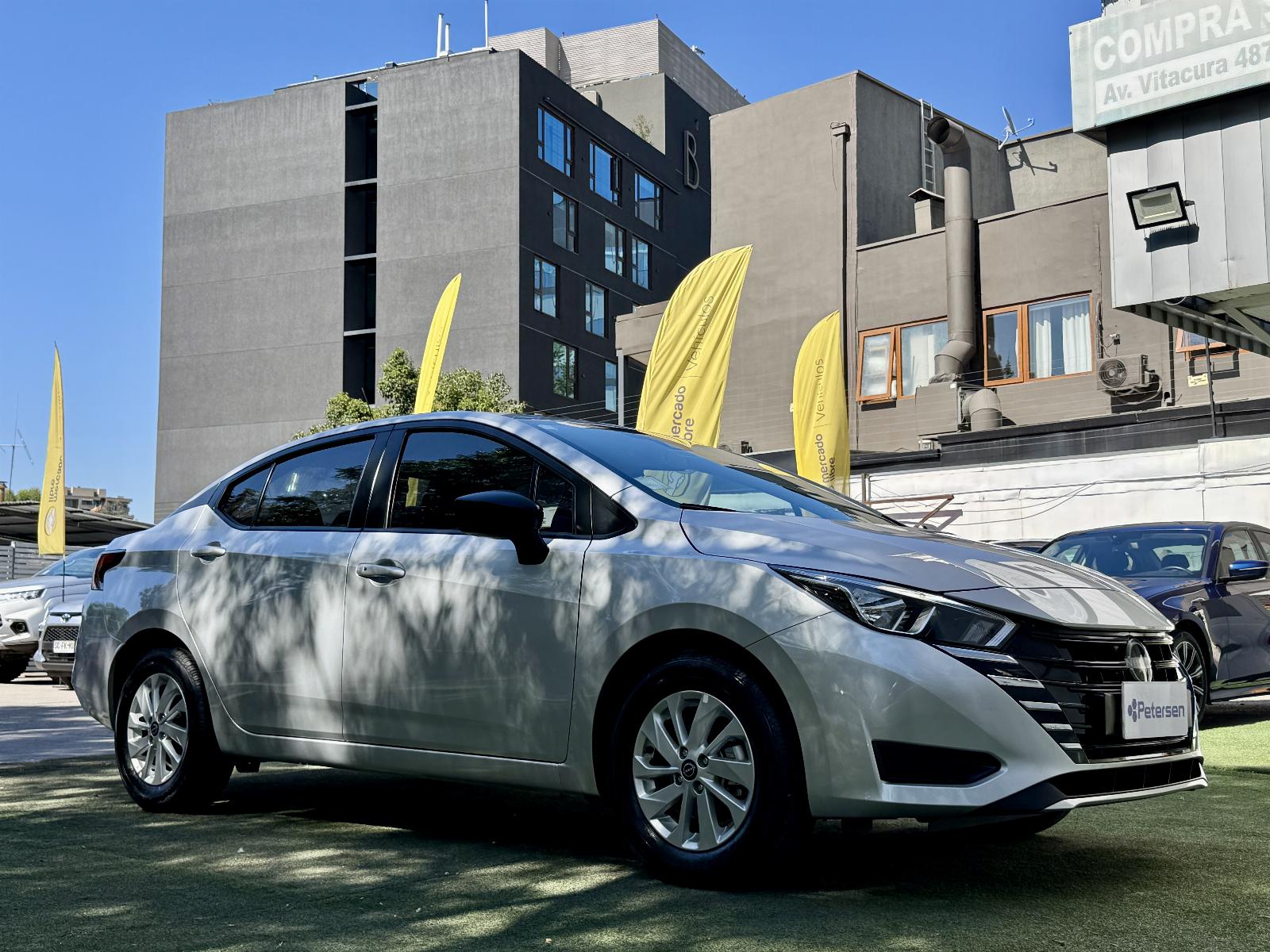 NISSAN VERSA SENSE MT 2023 UNICO DUEÑO - FULL MOTOR