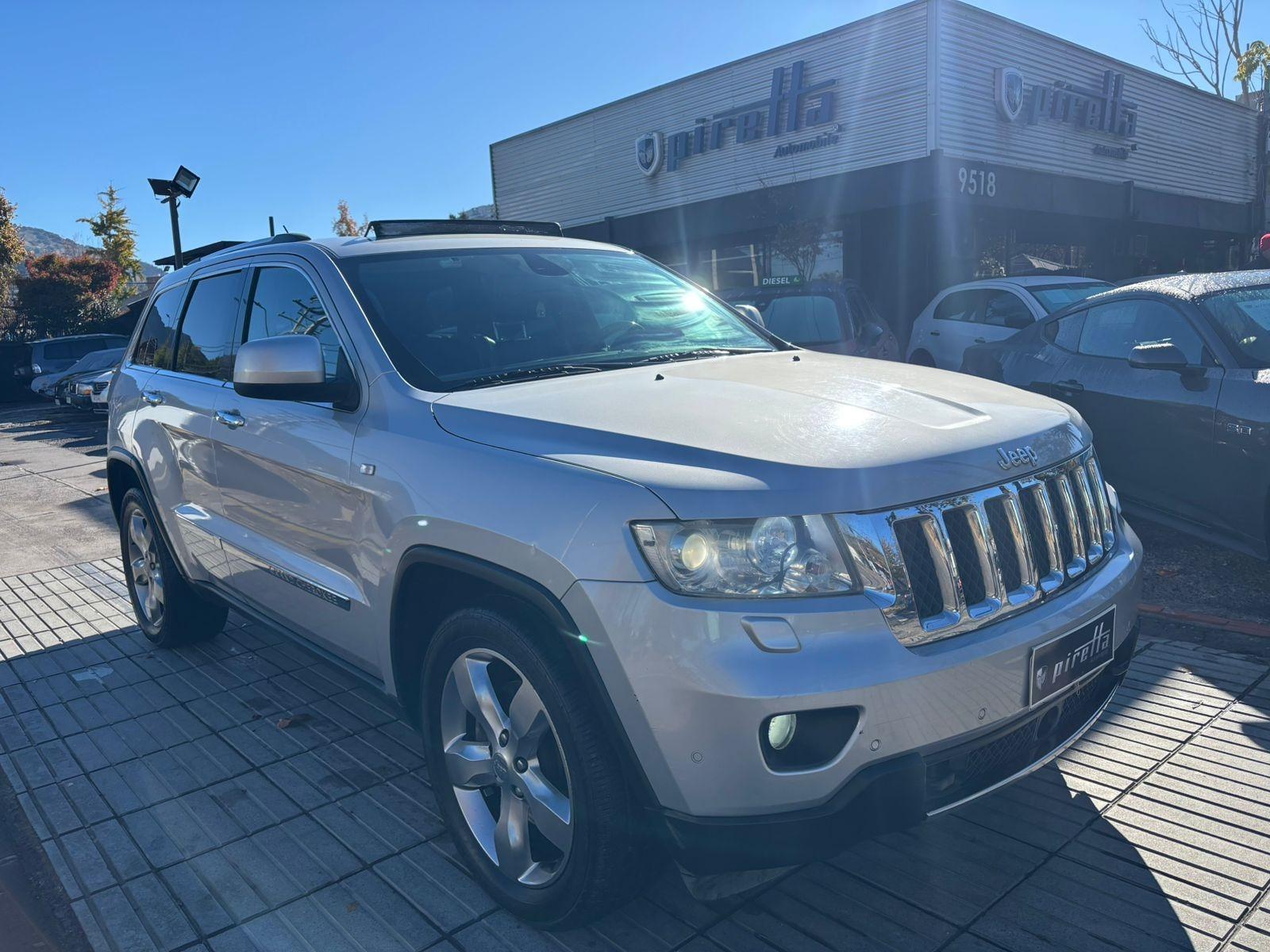 JEEP GRAND CHEROKEE  OVERLAND 4X4 5.7 2012 IMPECABLE ESTADO - PIRETTA AUTOMOBILE