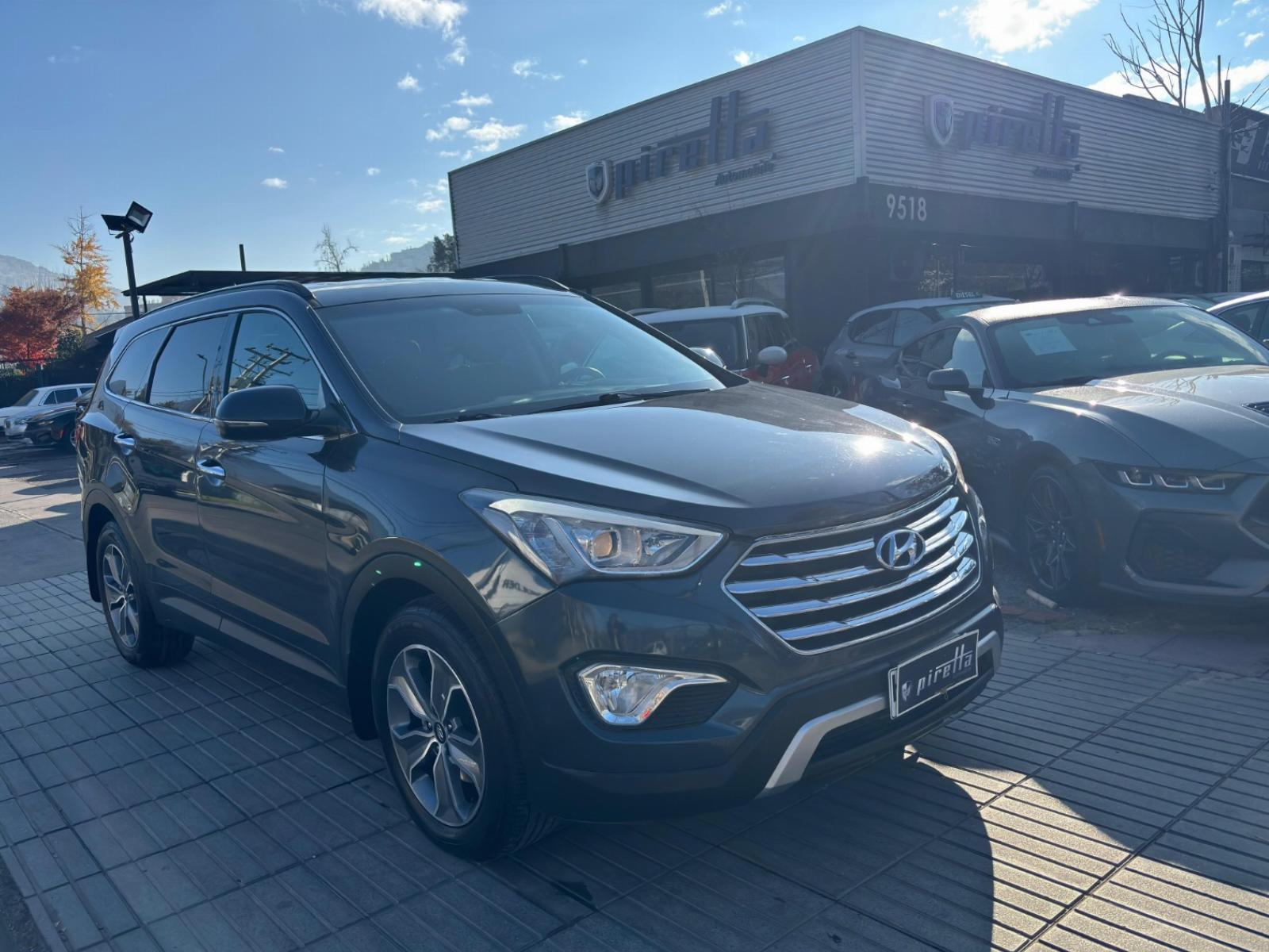 HYUNDAI GRAND SANTA FE CRDI GLS 4X4 2.2 AT 2016 MANTENCIONES AL DIA, IMPECABLE - 