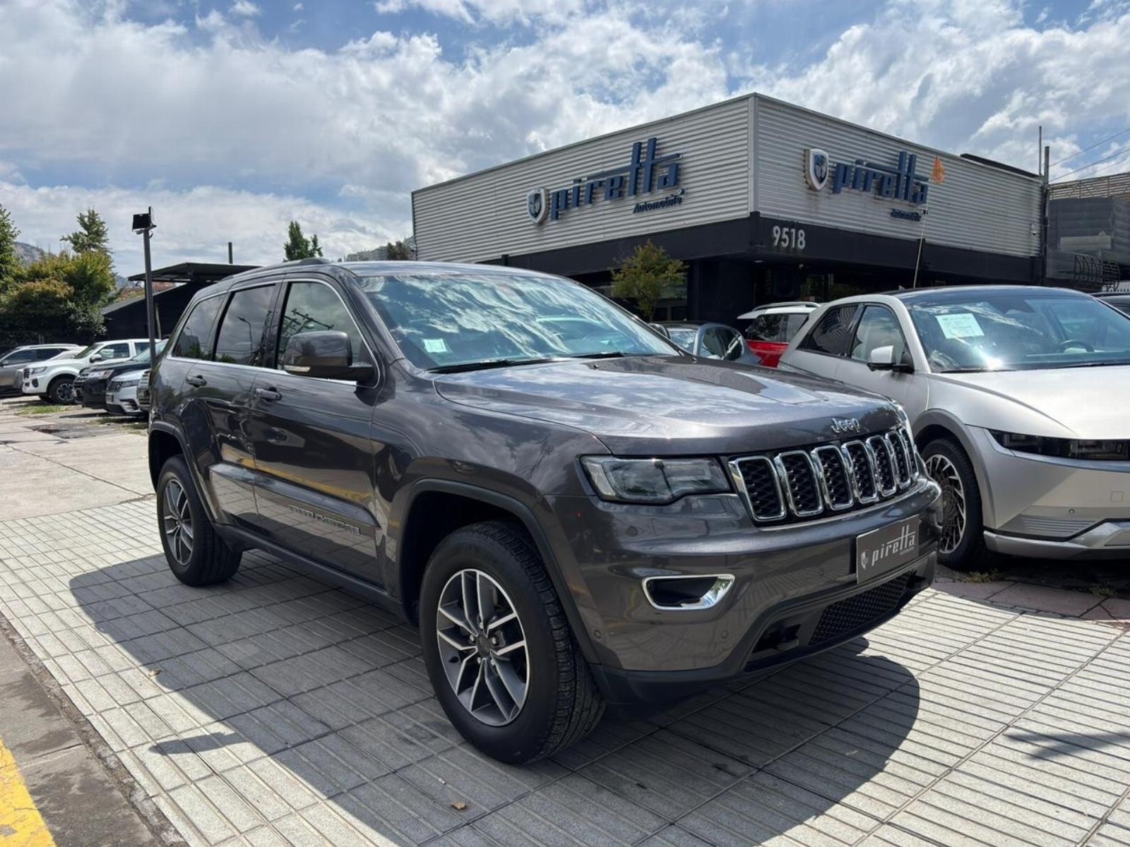 JEEP GRAND CHEROKEE 3.6 LAREDO AT 4X2 2022 MANTENCIONES EN LA MARCA - FULL MOTOR