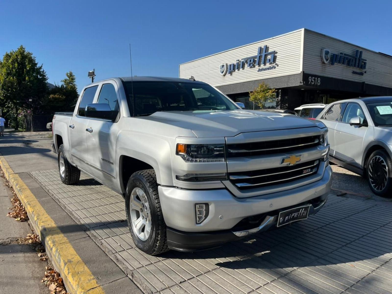 CHEVROLET SILVERADO 5.3 LTZ Z71 4WD 2019 IMPECABLE ESTADO - FULL MOTOR