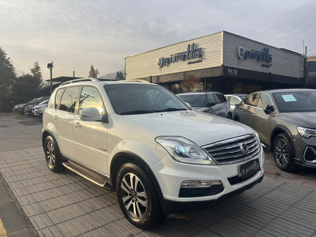 SSANGYONG REXTON 4X4 AUT 2.0 2014 IMPECABLE ESTADO - FULL MOTOR