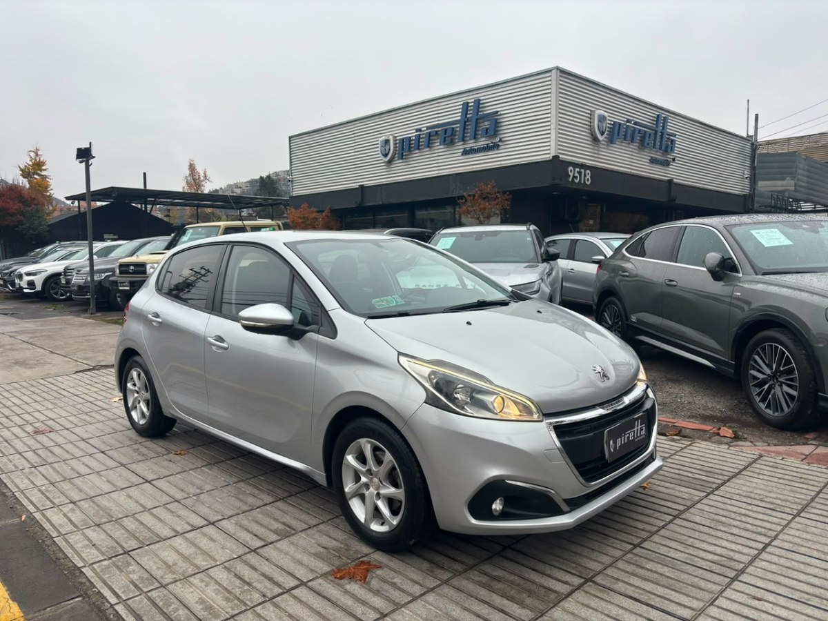 PEUGEOT 208 1.2 ACTIVE PACK 4X2 PURE E6 MT 5P. 2016 MANTENCIONES AL DIA, IMPECABLE - FULL MOTOR